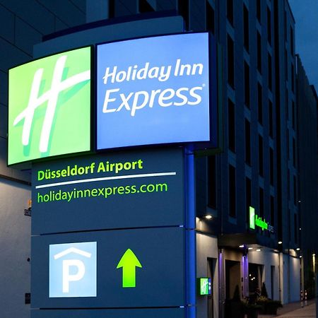 Holiday Inn Express - Duesseldorf Airport Esterno foto