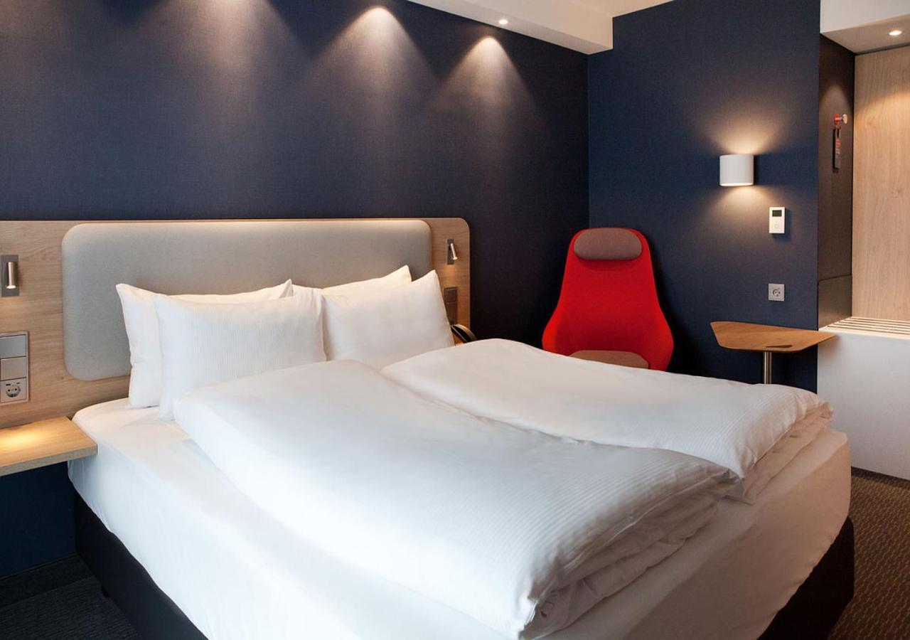 Holiday Inn Express - Duesseldorf Airport Esterno foto