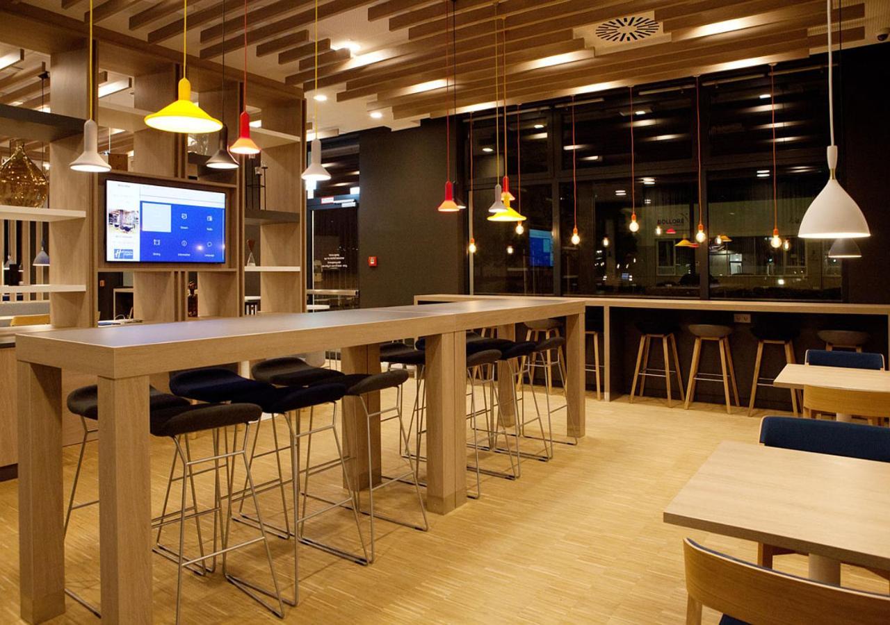 Holiday Inn Express - Duesseldorf Airport Esterno foto