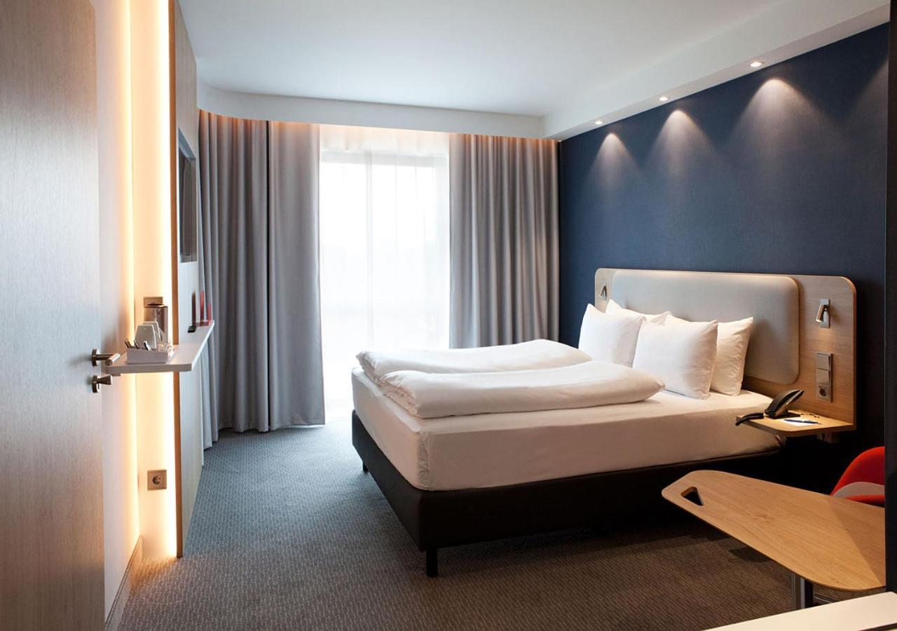 Holiday Inn Express - Duesseldorf Airport Esterno foto