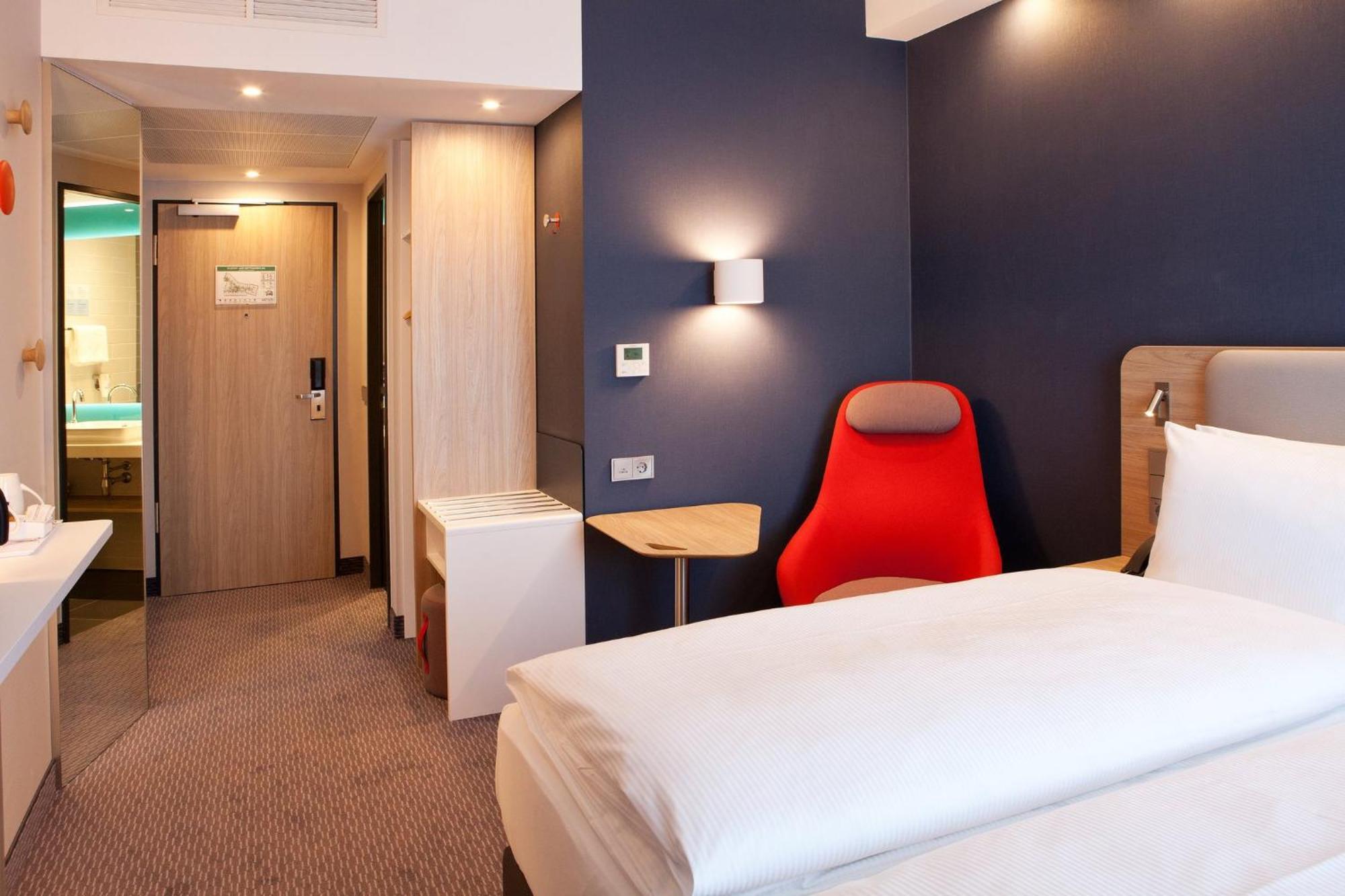 Holiday Inn Express - Duesseldorf Airport Esterno foto