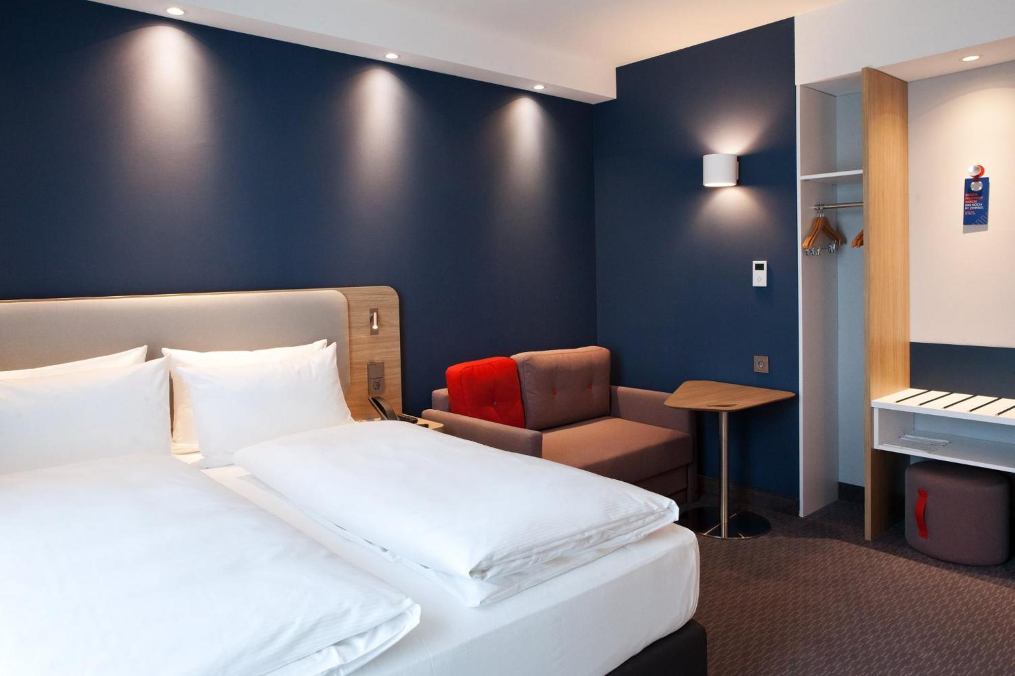 Holiday Inn Express - Duesseldorf Airport Esterno foto