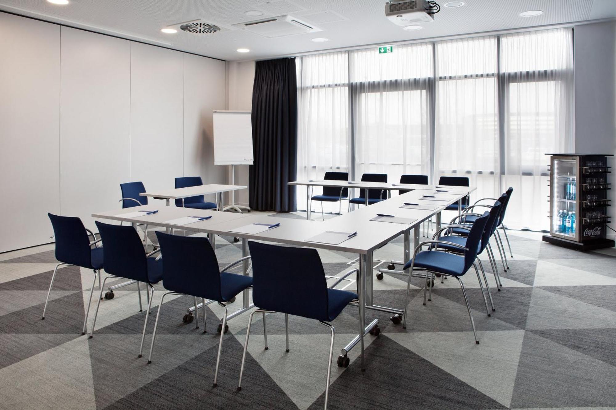 Holiday Inn Express - Duesseldorf Airport Esterno foto