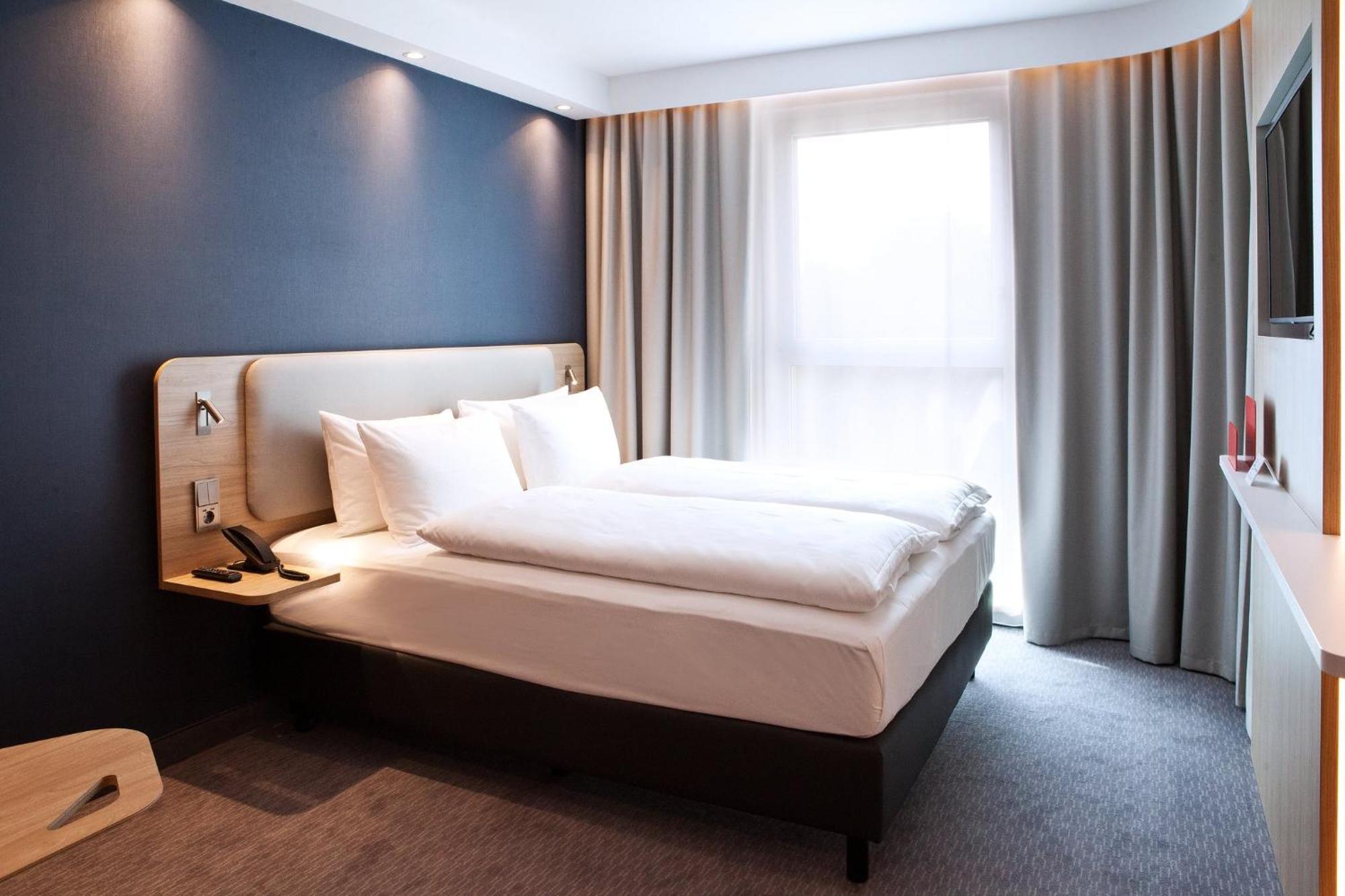 Holiday Inn Express - Duesseldorf Airport Esterno foto
