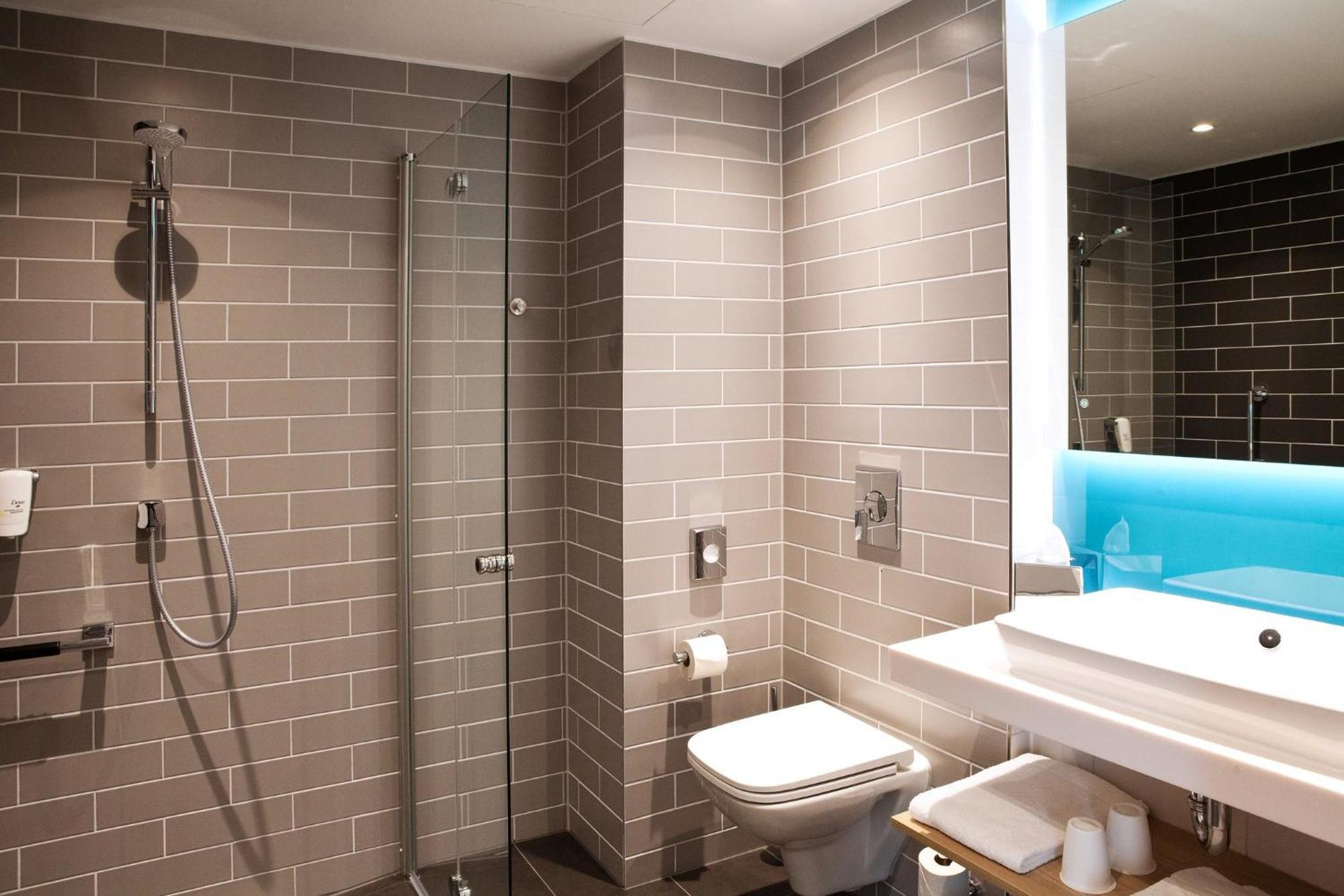 Holiday Inn Express - Duesseldorf Airport Esterno foto