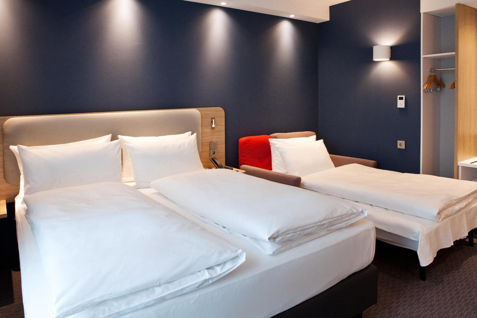 Holiday Inn Express - Duesseldorf Airport Esterno foto