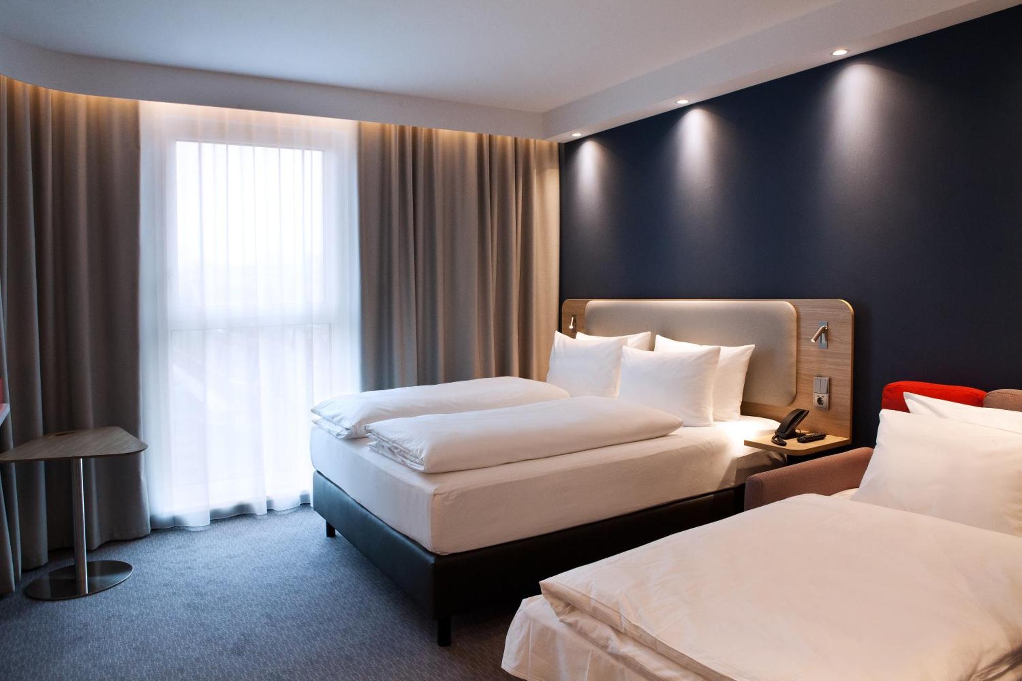 Holiday Inn Express - Duesseldorf Airport Esterno foto